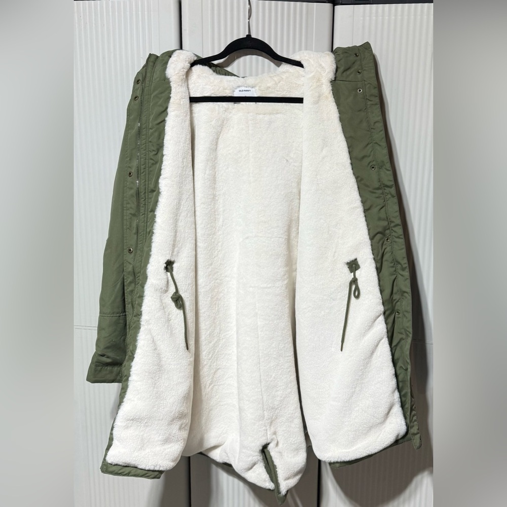 Old Navy / Water-Resistant Hooded Faux-Fur-Lined Parka for Women / 3XL / Olive - Picture 3 of 7